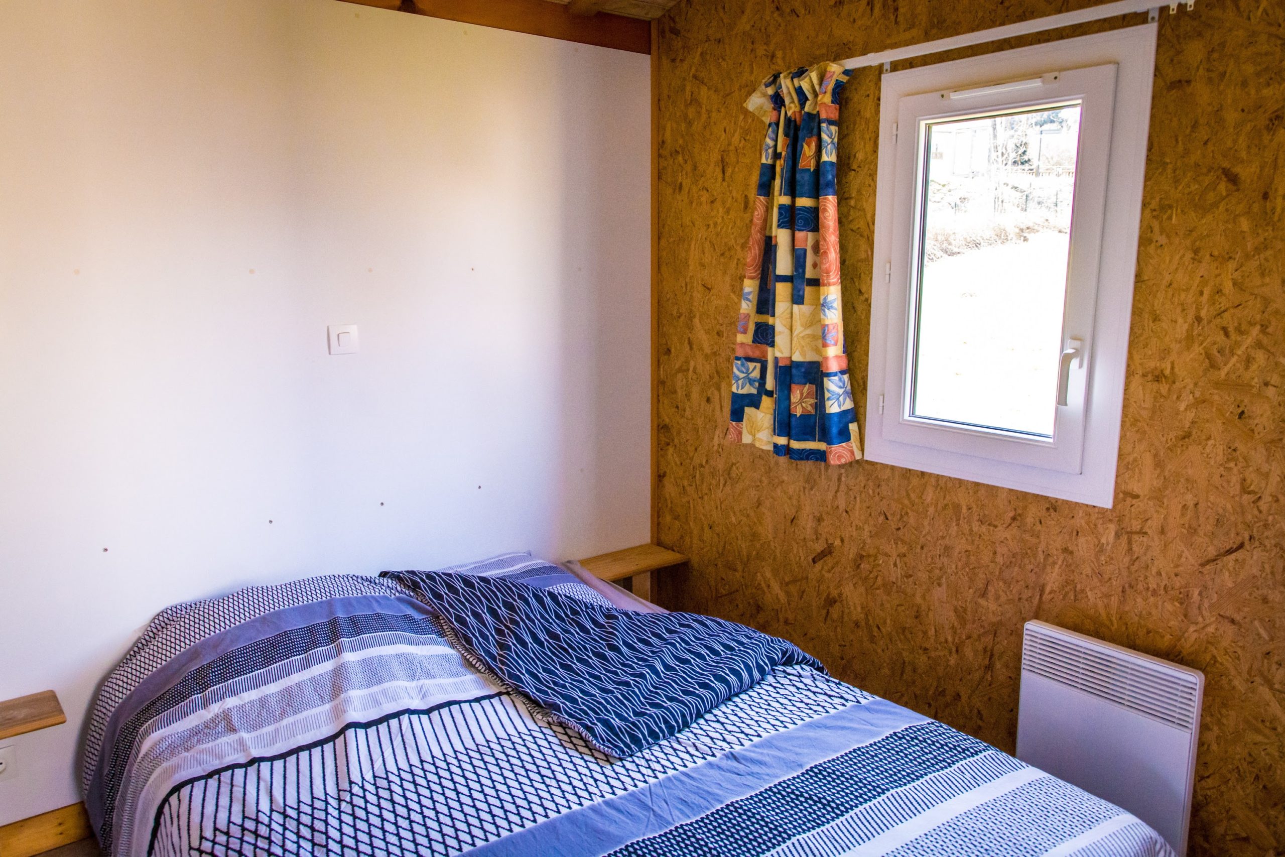 Chambre double dans un Chalet des Chartreux au camping Détente et Clapotis au Lac de Paladru