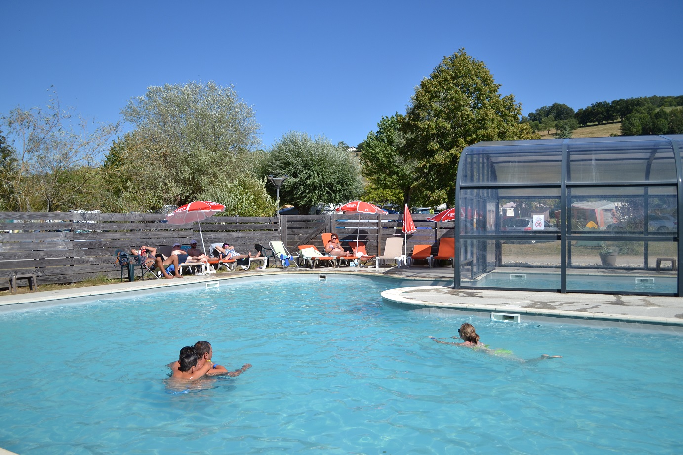 Piscine du camping famille Détente et Clapotis pour vacances avec enfants au Lac de Paladru