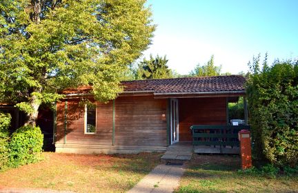 Chalet des Chartreux avec terrasse privée, camping Lac de Paladru